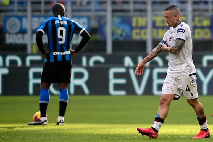 Radja Nainggolan con la maglia del Cagliari