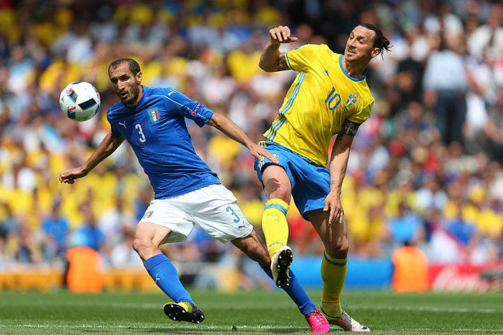 Zlatan Ibrahimovic y Giorgio Chiellini han vuelto a enfrentase en la Serie A