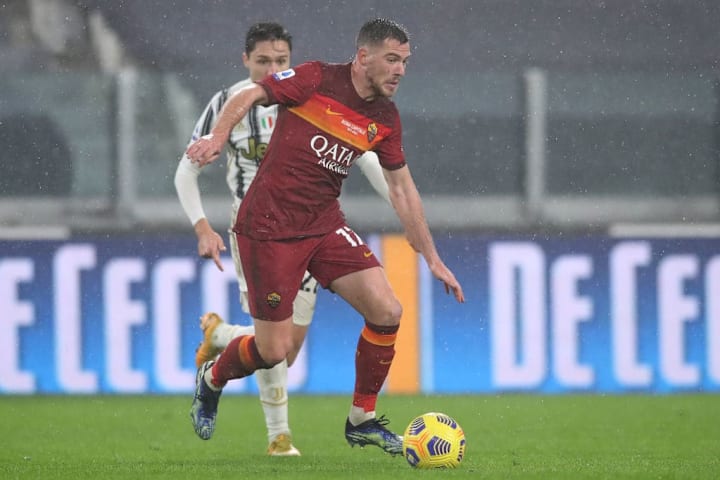 Veretout in azione contro la Juventus