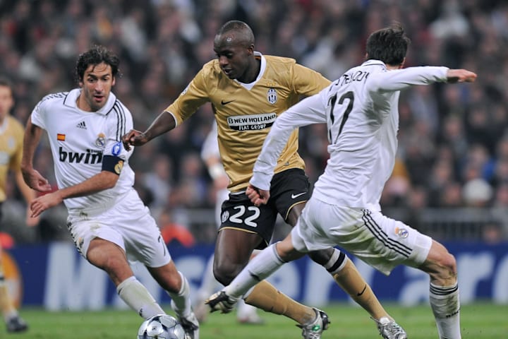 Juventus' Malian Mohamed Sissoko (C) fig