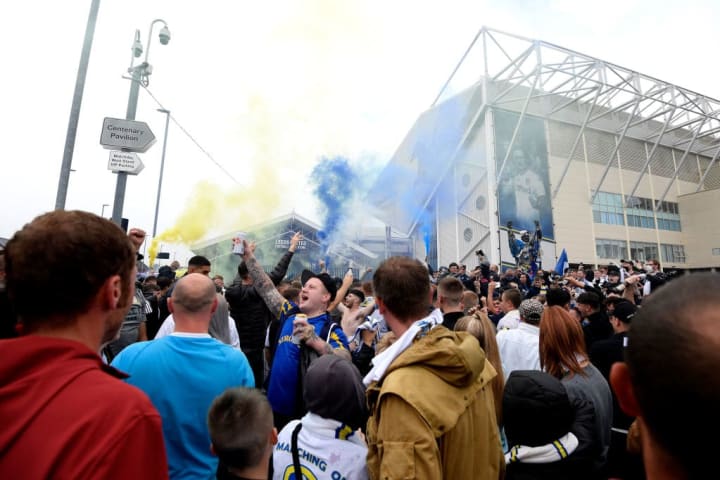 Leeds célèbre ses héros, de retour en Premier League