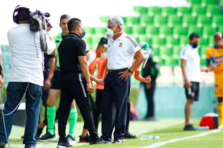Leon v Tigres UANL - Torneo Guard1anes 2020 Liga MX