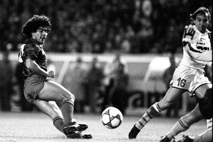 Maradona jugó dos temporadas en el FC Barcelona