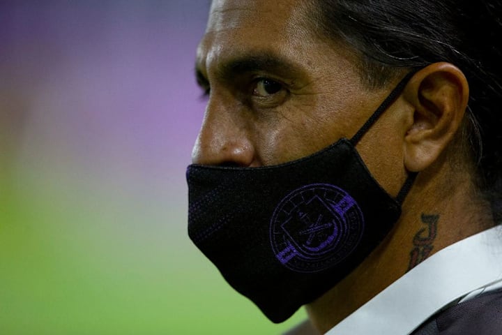 Francisco Palencia en un partido entre Mazatlán FC y Pumas UNAM.