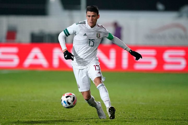 Héctor Moreno en un partido de la selección mexicana.