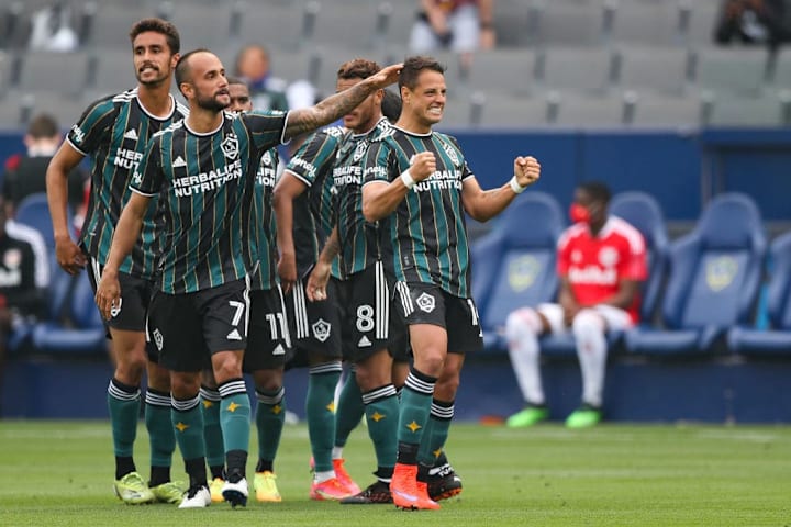 Javier Hernandez, Victor Vazquez