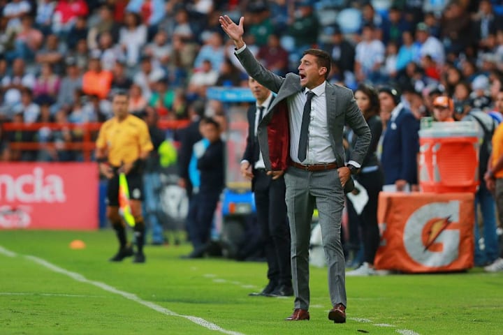 El ex delantero uruguayo es el primer técnico del equipo de Beckham