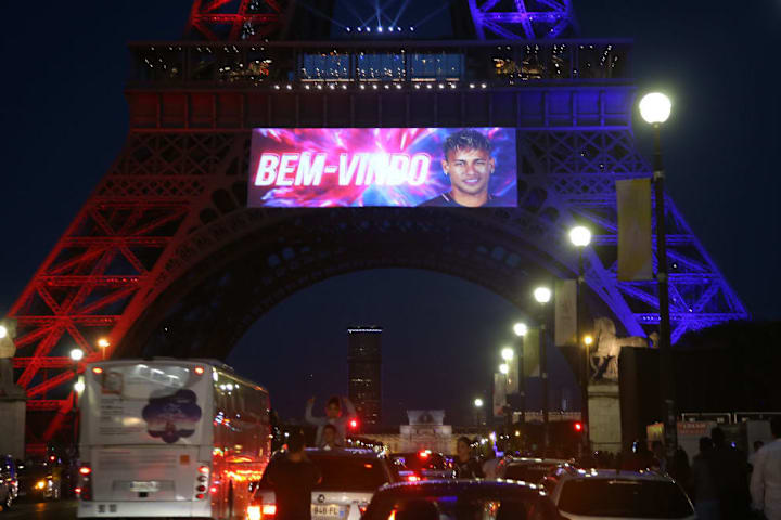 PSG Lionel Messi ETorre Eiffel Anúncio Neymar