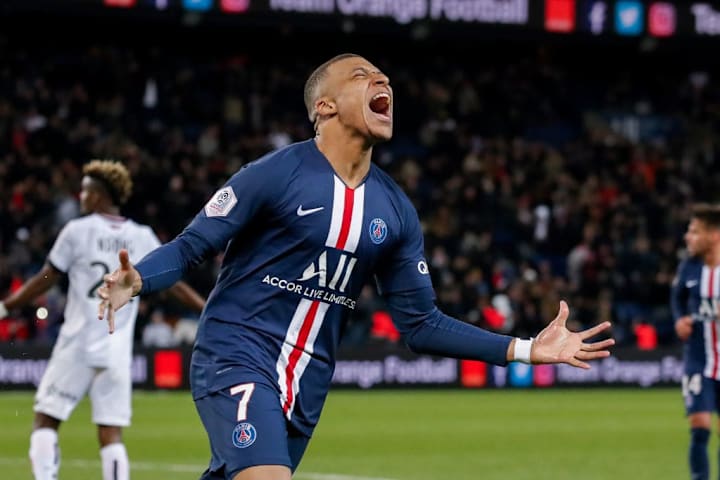Paris Saint-Germain v Dijon FCO - Ligue 1