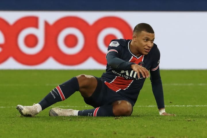 Paris Saint-Germain v RC Strasbourg - Ligue 1
