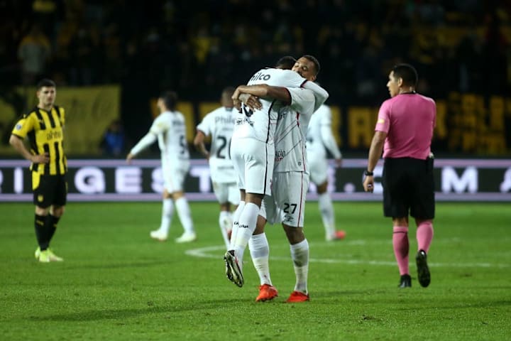 Pedro Rocha Zé Ivaldo Athletico-PR Semifinal Peñarol Sul-Americana