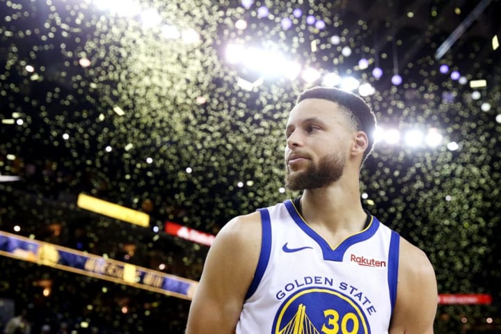 El estelar base Stephen Curry acordó con los Golden State Warriors una extensión de contrato por 4 años y $215 millones