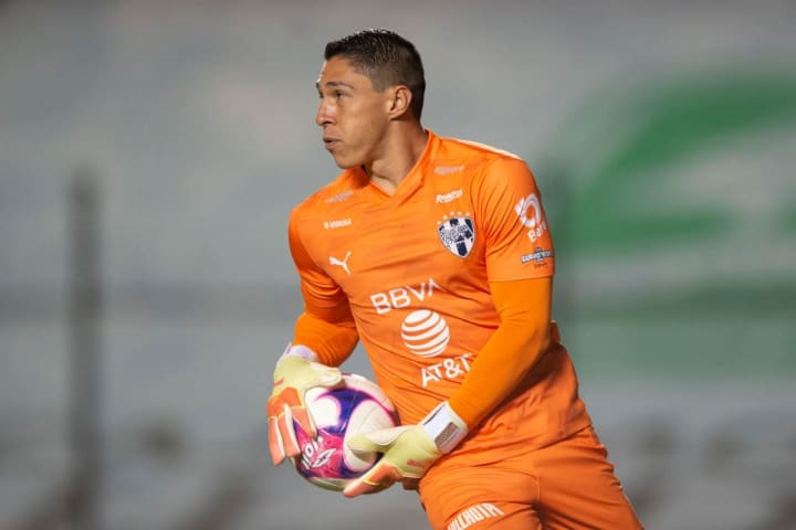 Hugo González en un partido de Rayados de Monterrey.