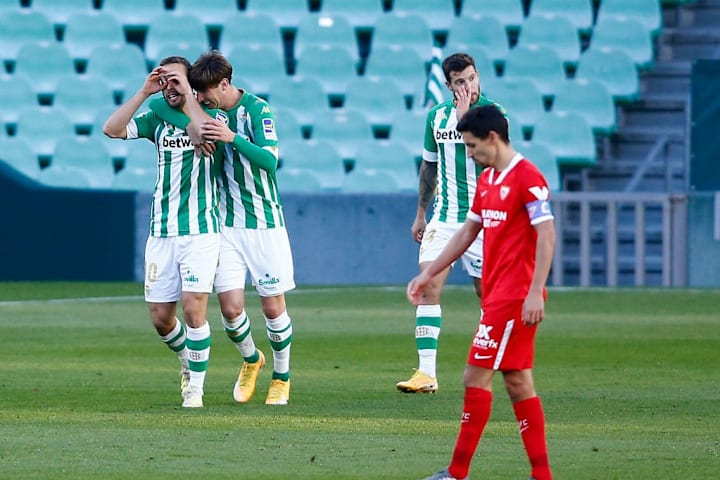 Canales celebrando su gol