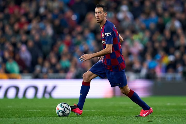 Sergio Busquets empata con Iniesta en Clásicos disputados 