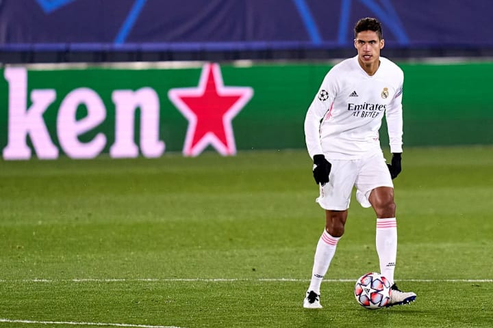 Varane jugará en el centro de la defensa