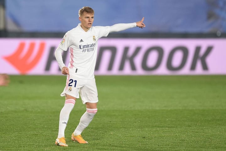 Real Madrid v Deportivo Alaves - La Liga Santander