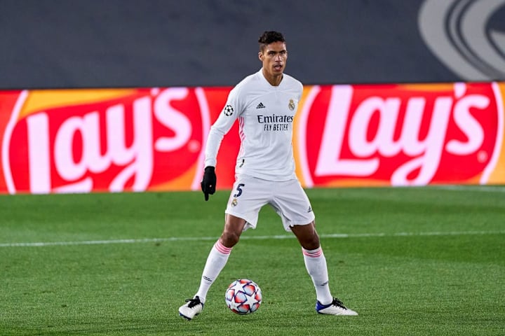 Varane llegó tocado del partido con la selección francesa 