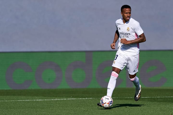 El Madrid podría buscar una salida para Militao 