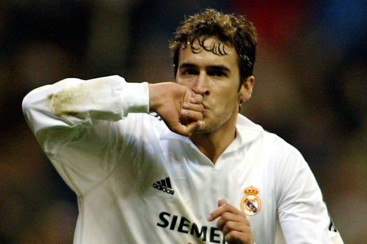 Raúl fue un fijo en los Clásicos ante el Barcelona