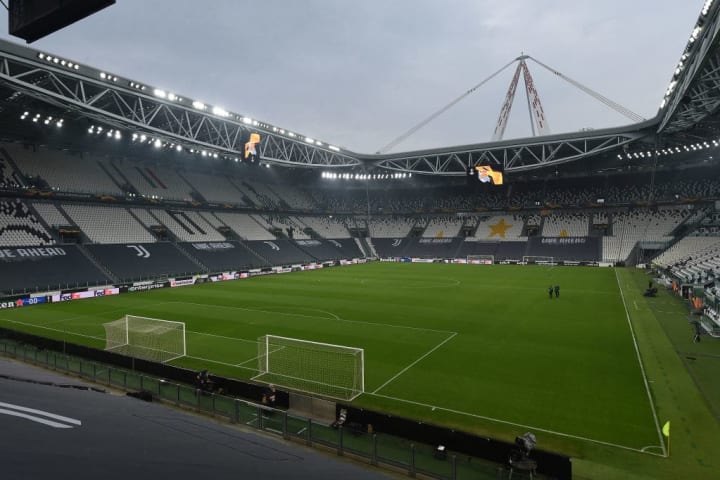 Real Sociedad v Manchester United  - UEFA Europa League Round Of 32 Leg One