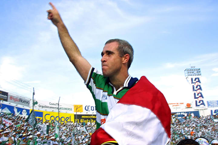 Rodrigo el 'Pony' Ruíz jugó en el Puebla, Toros Neza, Santos, Pachuca, Tecos y Veracruz.