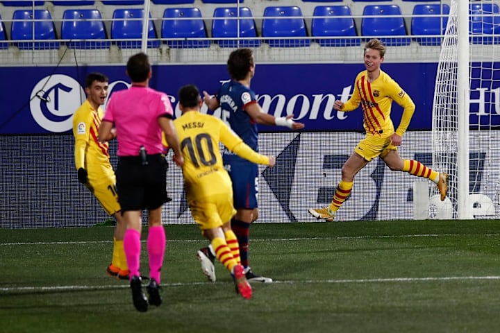Frenkie de Jong membuat Barcelona unggul