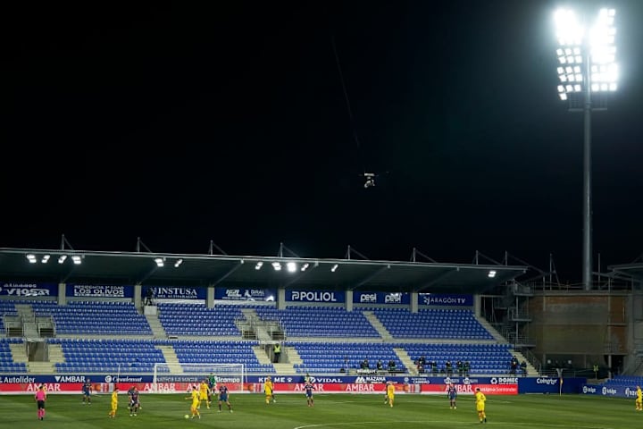 Estadio El Alcoraz adalah stadion dengan kapasitas terendah di La Liga.
