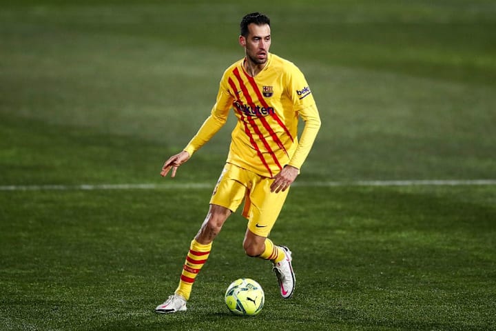 Sergio Busquets membuat Barcelona kembali bermain dengan ciri khas mereka.