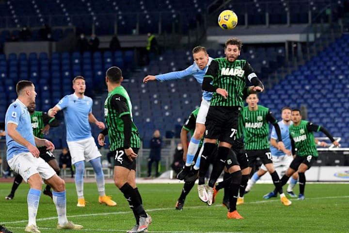 SS Lazio v US Sassuolo, Manuel Locatelli salta più in alto di tutti