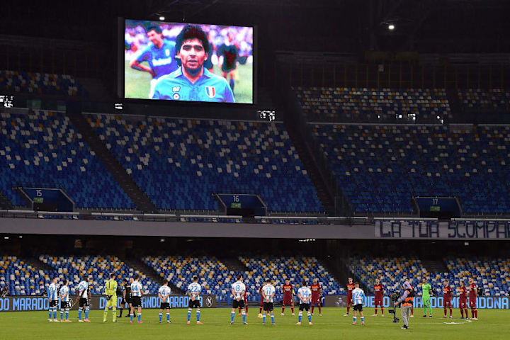 Il tributo a Maradona