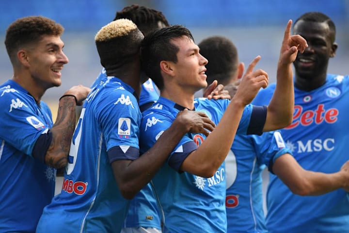 Il Napoli esulta al gol di Lozano