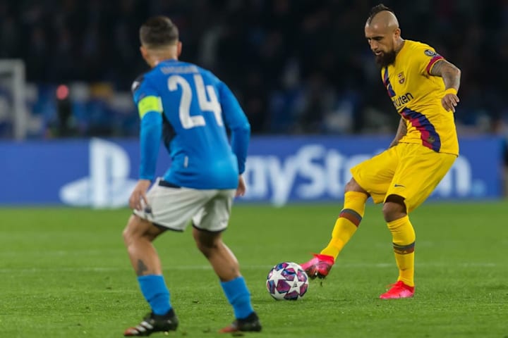 SSC Napoli v FC Barcelona - UEFA Champions League Round of 16: First Leg