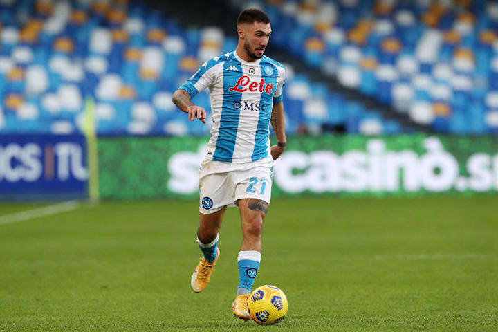 Politano giocherà come esterno destro, con Lozano falso nueve e Insigne a sinistra