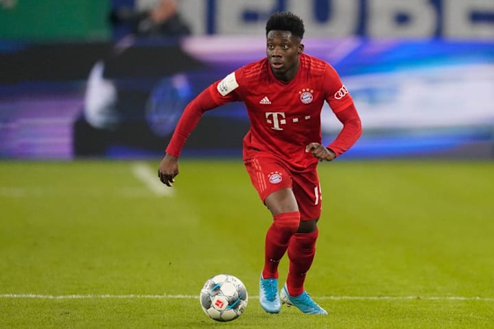 Schalke 04 v Bayern Munchen - German DFB Pokal