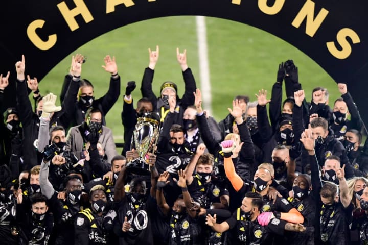 Jugadores del Columbus Crew celebran un título.