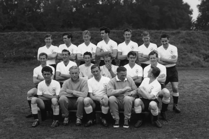 L'équipe des Spurs de 1960 qui a réalisé un doublé en championnat et en coupe