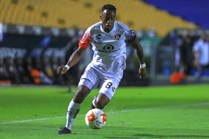 Renato Ibarra fue despedido del América por agredir a su mujer
