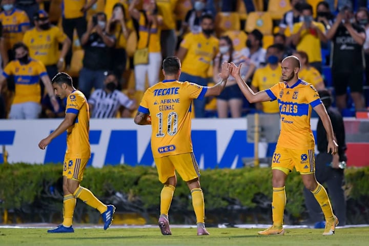 Carlos González