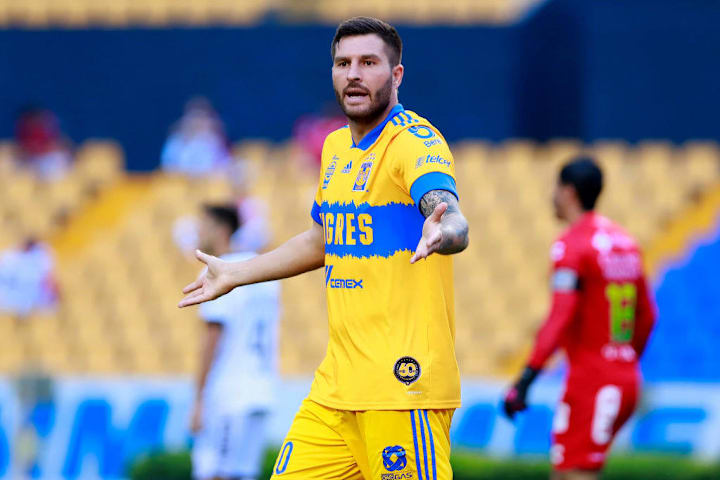 André Pierre Gignac en un partido de los Tigres UANL.