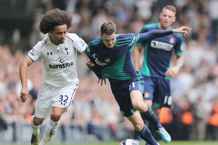 Benoit Assou-Ekotto (kiri)