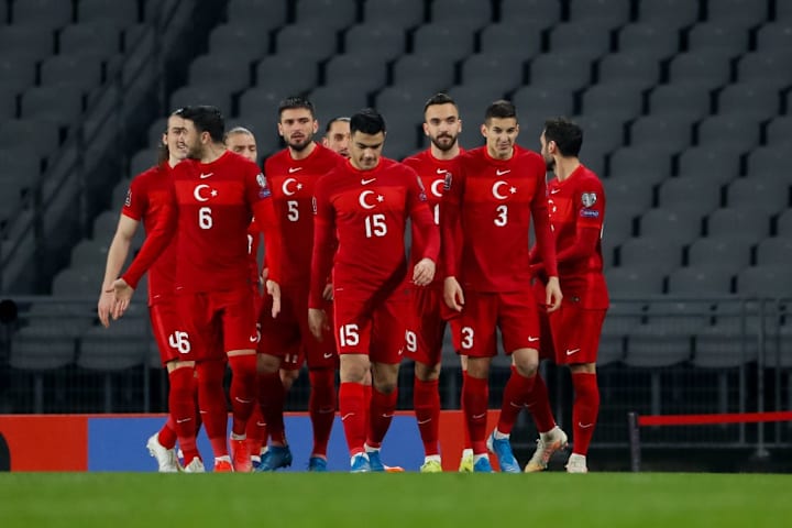 Mert Muldur, Okay Yokuslu, Hakan Calhanoglu, Kenan Karaman, Ozan Tufan, Ozan Kabak