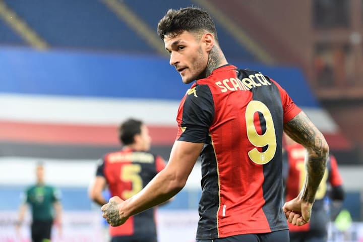 Gianluca Scamacca esulta dopo il gol nel derby di Coppa Italia