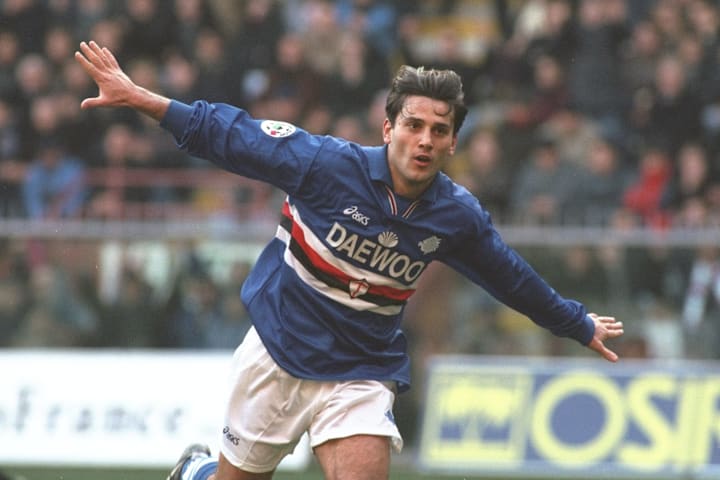Vincenzo Montella e la classica esultanza ad aeroplanino 