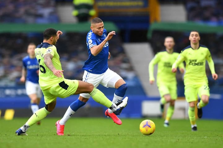 Richarlison looks to break away from his man