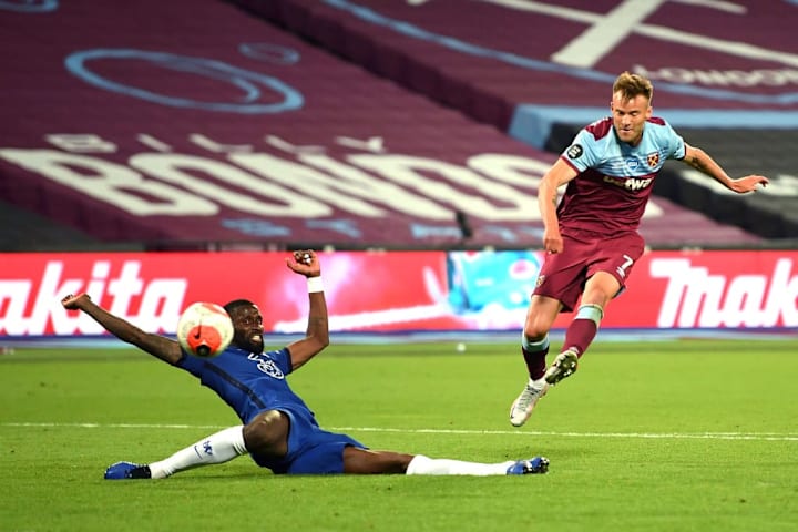 Andriy Yarmolenko's late goal cranked up the pressure on Chelsea, as the chasing pack are now within touching distance