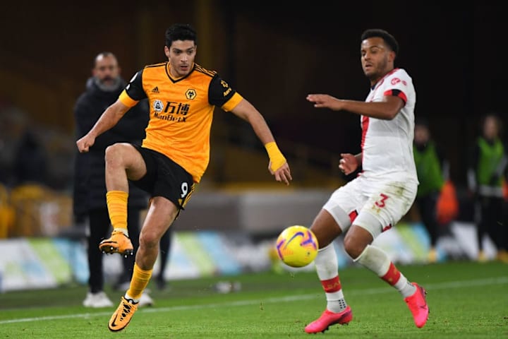 Raúl Jiménez en un partido del Wolverhampton.