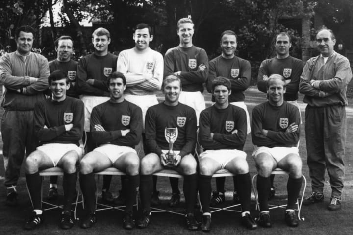 Jack Charlton (back row,  fourth from right) with the rest of the World Cup winning side of 1966