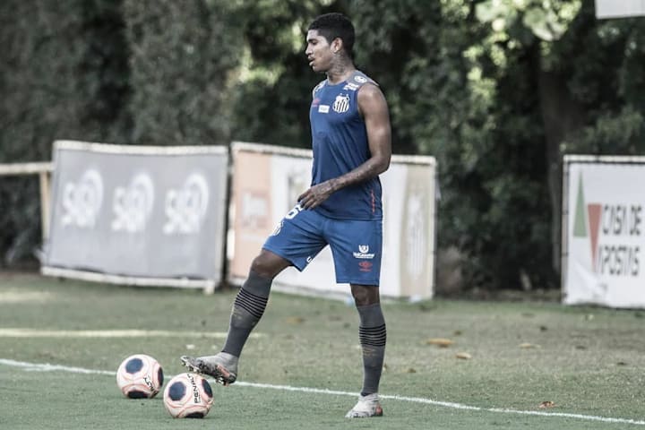 Recuperado de lesão, Raniel volta ao Santos de Cuca. 
