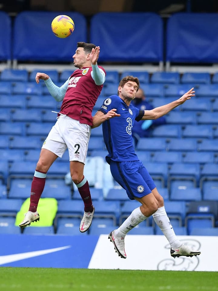 Marcos Alonso jadi starter pada laga vs Burnley